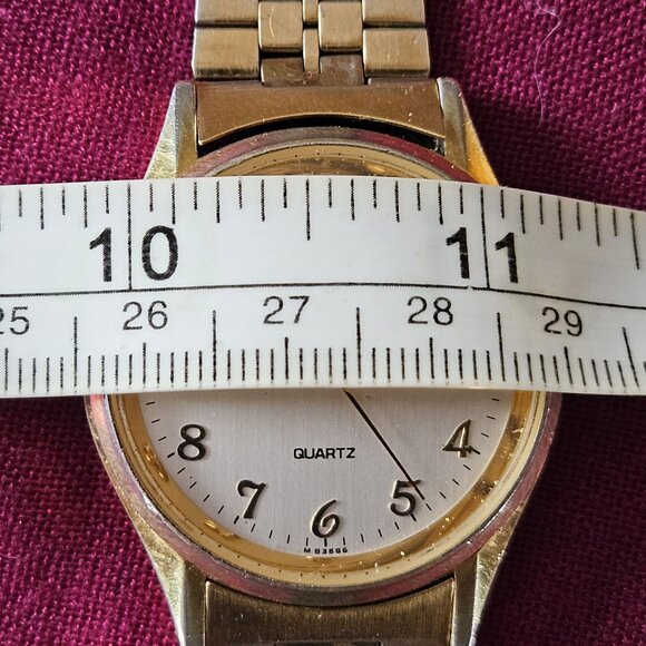 Vintage Caravelle by Bulova Quartz Watch – Gold Tone, Day-Date - Picture 7 of 15